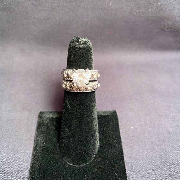 Ring Set 👰 Size 8 - Picture 2 of 3